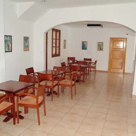 Hotel Generoso *